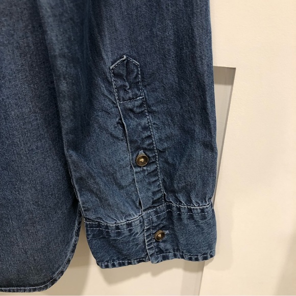 Abercrombie & Finch blue long sleeve button up collar top. Size Small. - Picture 7 of 9